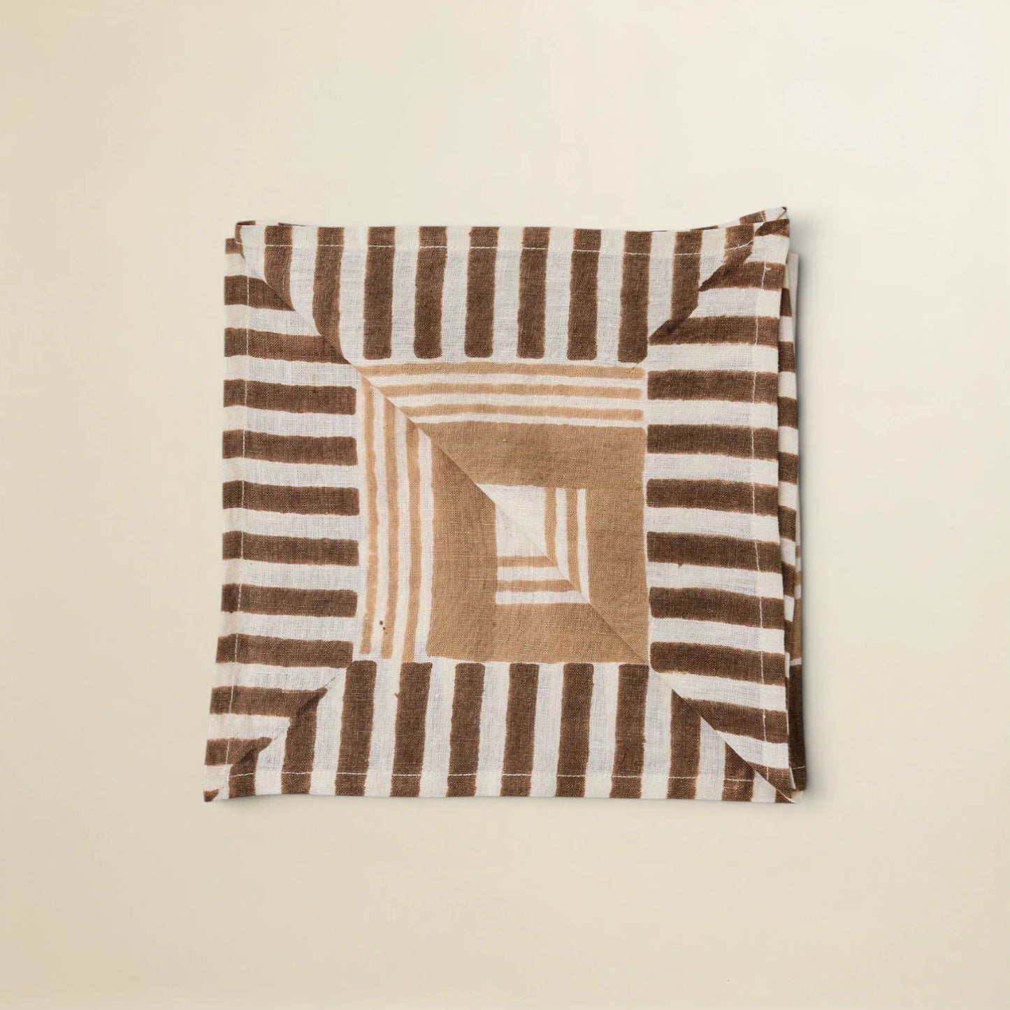 Tell me more – Ella napkin, hazelnut checkered