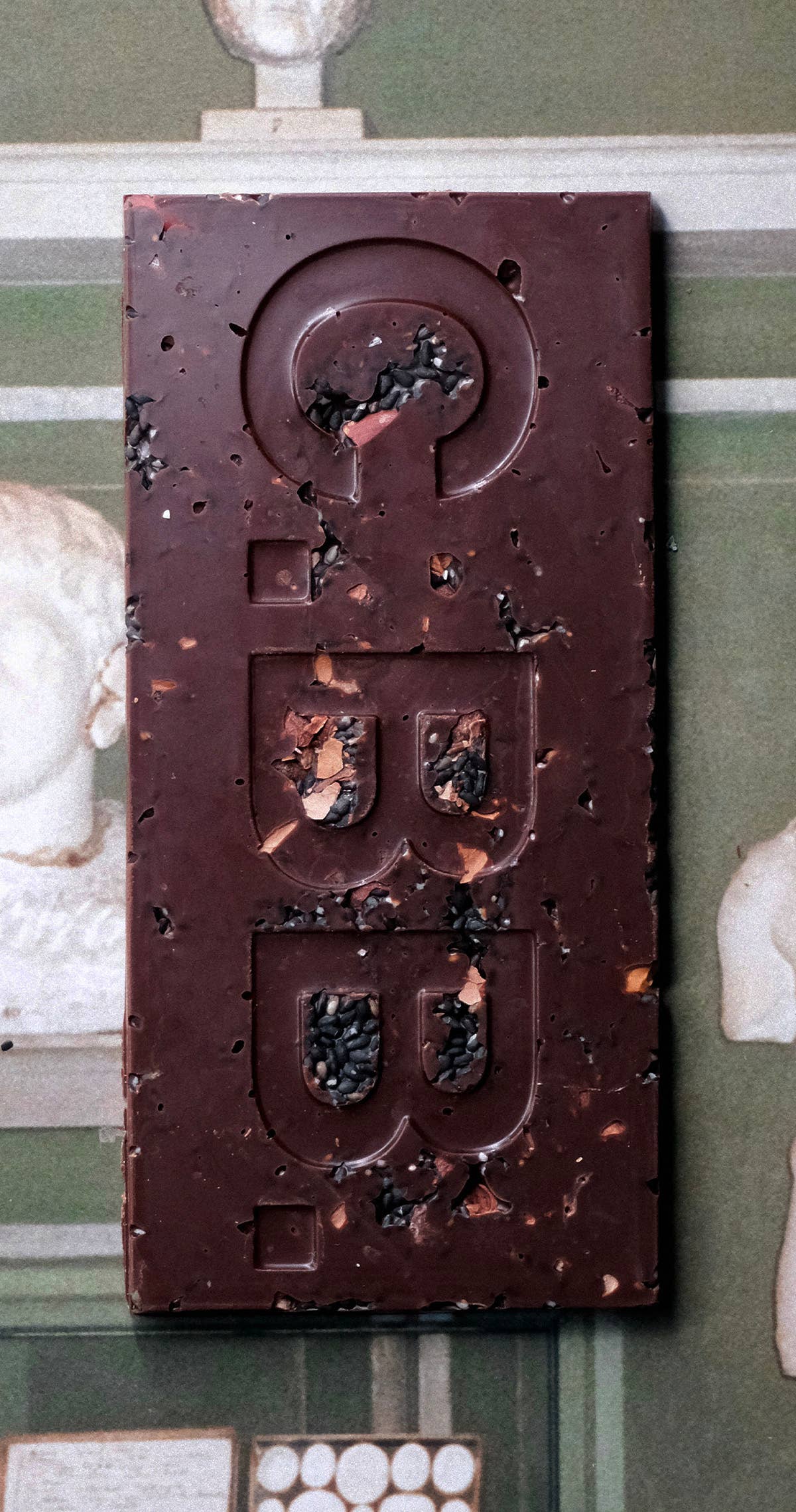 Casa Bosques – BLACK TOASTED SESAME, CACAO SHELL AND NIB