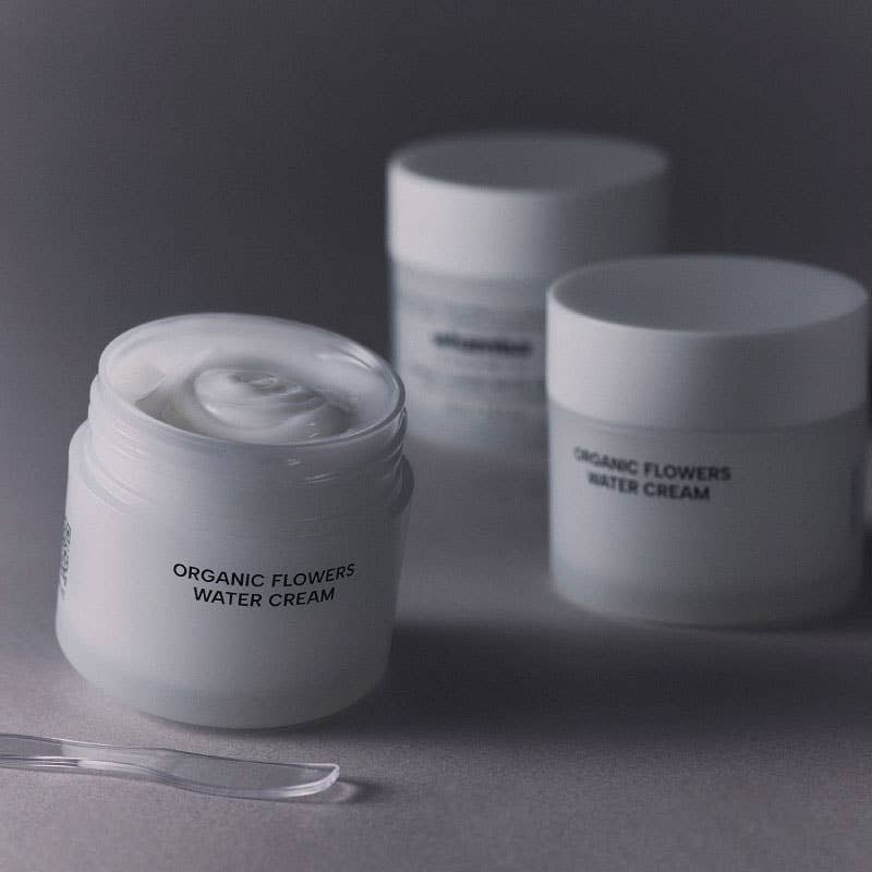 Moisturizing cream with fermented organic flowers