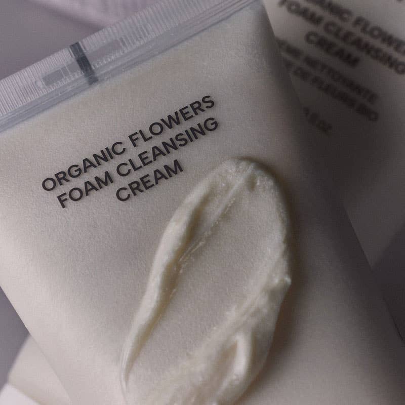 Foaming gel cleanser with fermented organic flowers