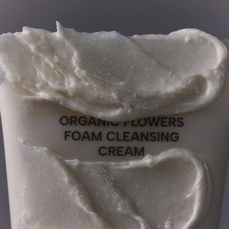 Foaming gel cleanser with fermented organic flowers